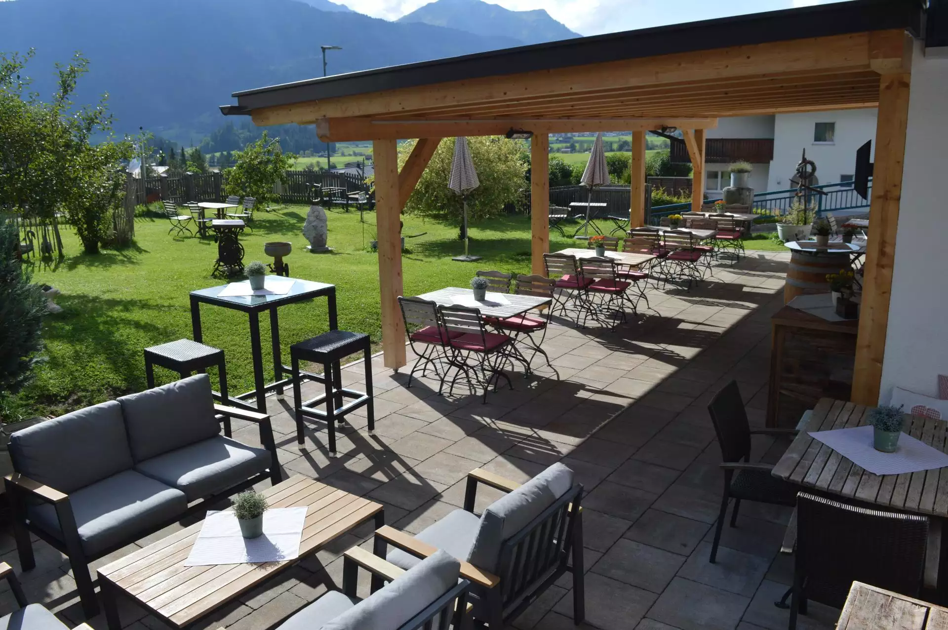 Zum Urviech #Willkommen#Restaurant#Wohneinheiten#Bildergalerie#Impressum#Sitemap#Sommer in den Bergen